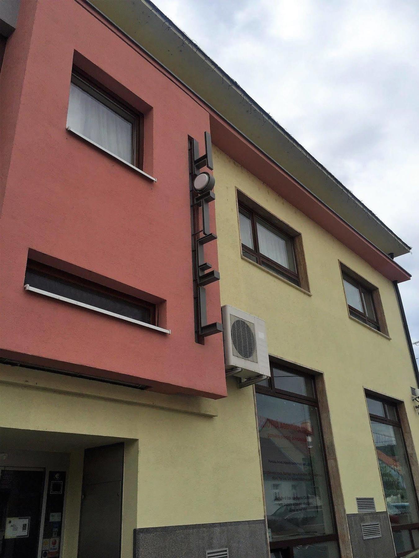 Hotel Maxim Svätý Jur Exterior foto